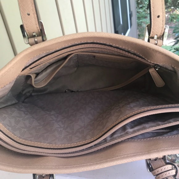 Authentic MK Purse - Picture 2 of 4